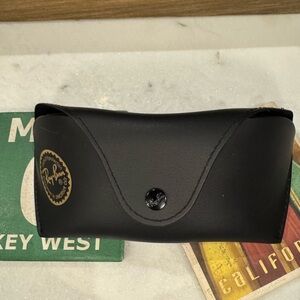 Ray-Ban Tortoise Shell Sunglasses with Black Case New w/o tags